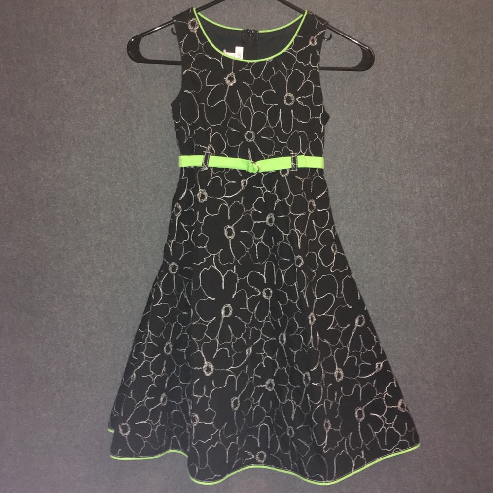 Black Dress w/White Stitch Flowers Sz 7 Girls